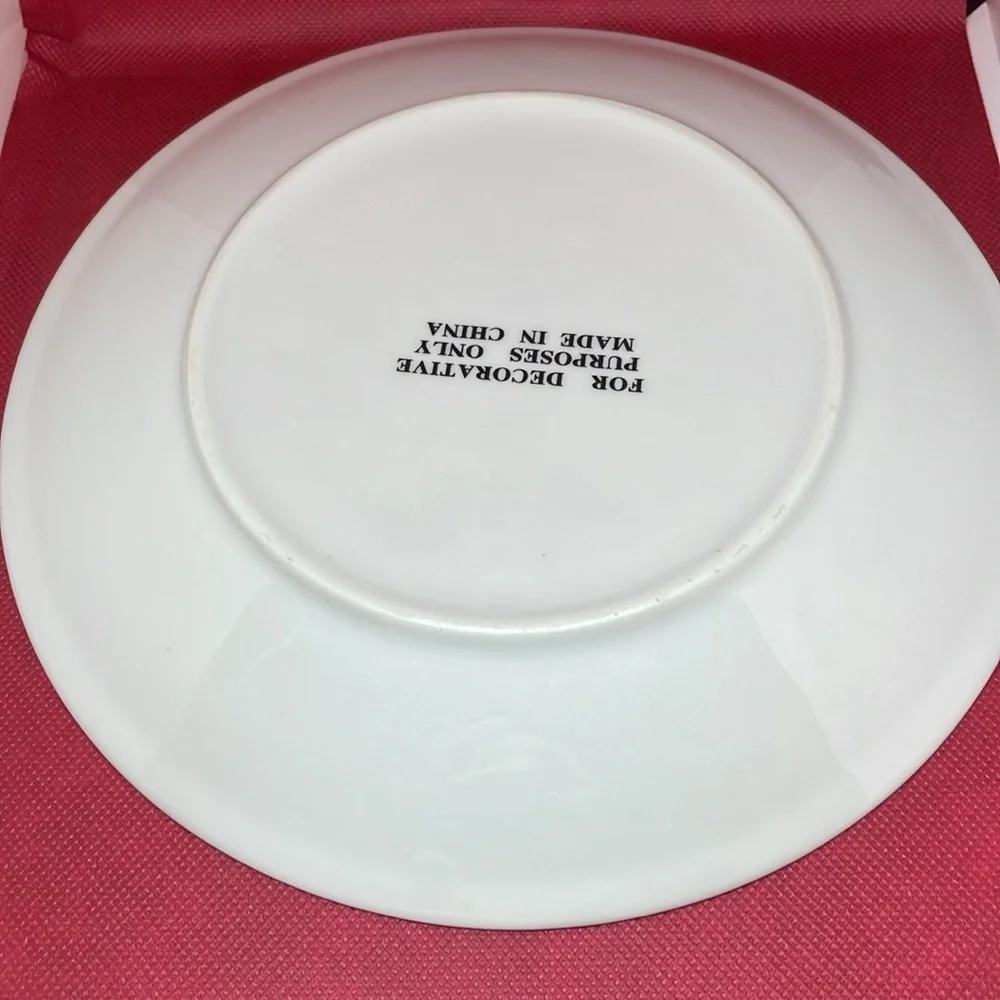 Rooster decor plate.